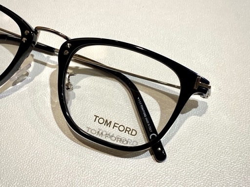 TOM FORDから日本企画の限定モデル【TF5562-D】ご紹介致します！