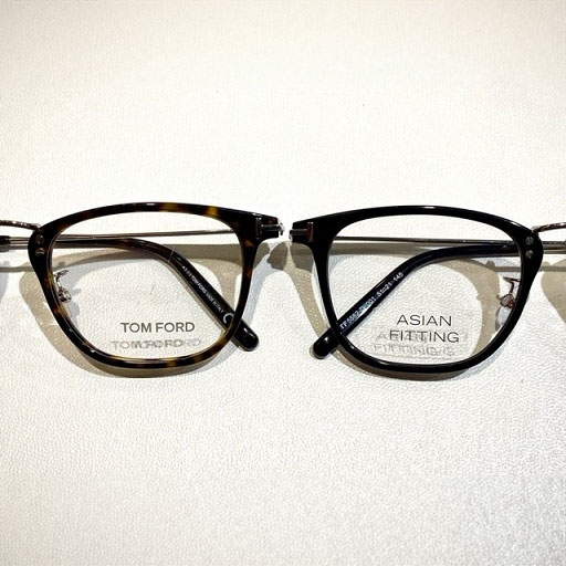 TOM FORDから日本企画の限定モデル【TF5562-D】ご紹介致します！