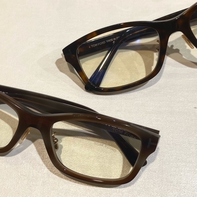 TOM FORDから日本限定モデル【TF5724-D-B】ご紹介致します