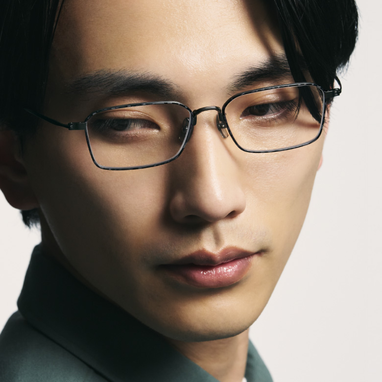 999.9（フォーナインズ） 最新コレクションより、リムレス