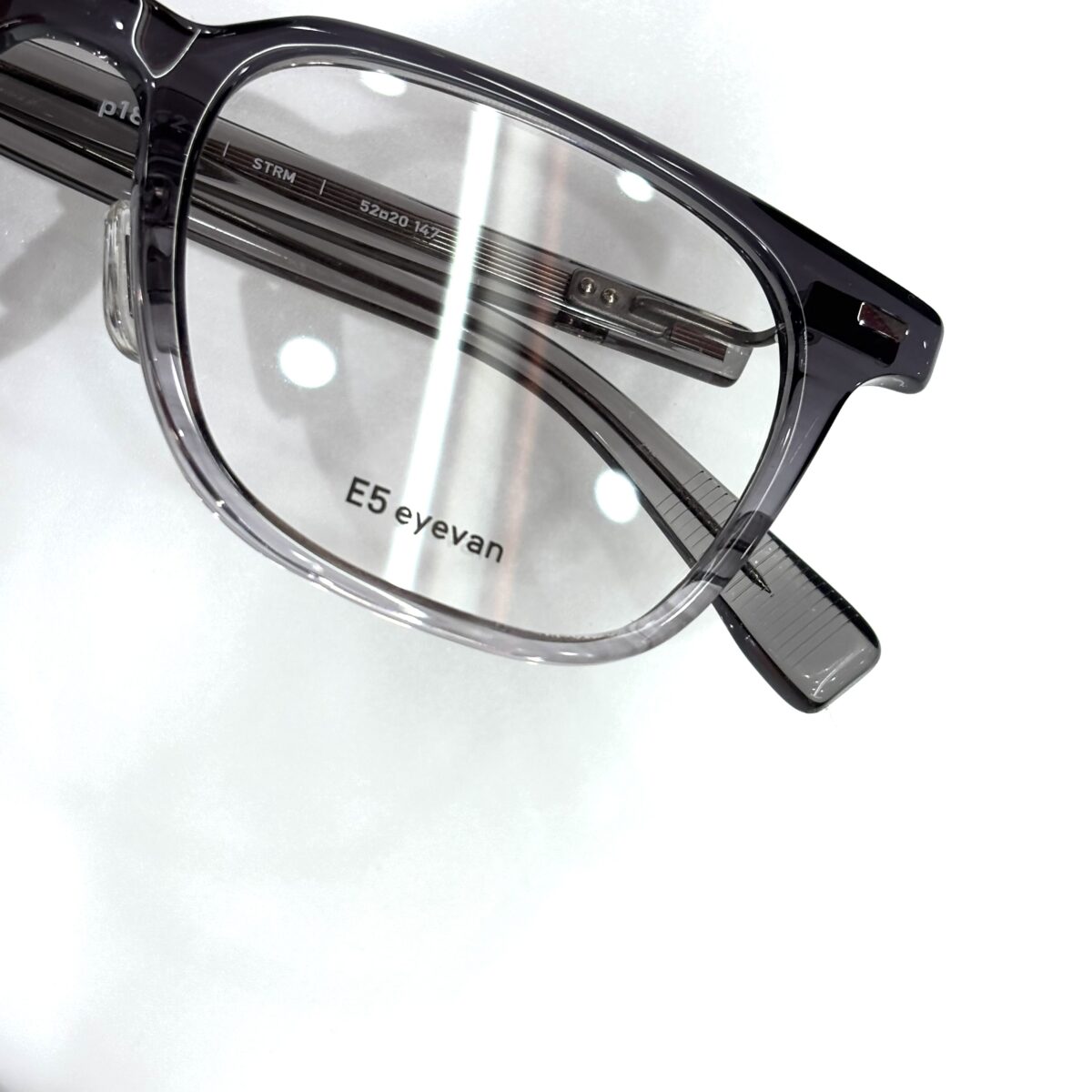 E5 eyevan/p18(52)のご紹介