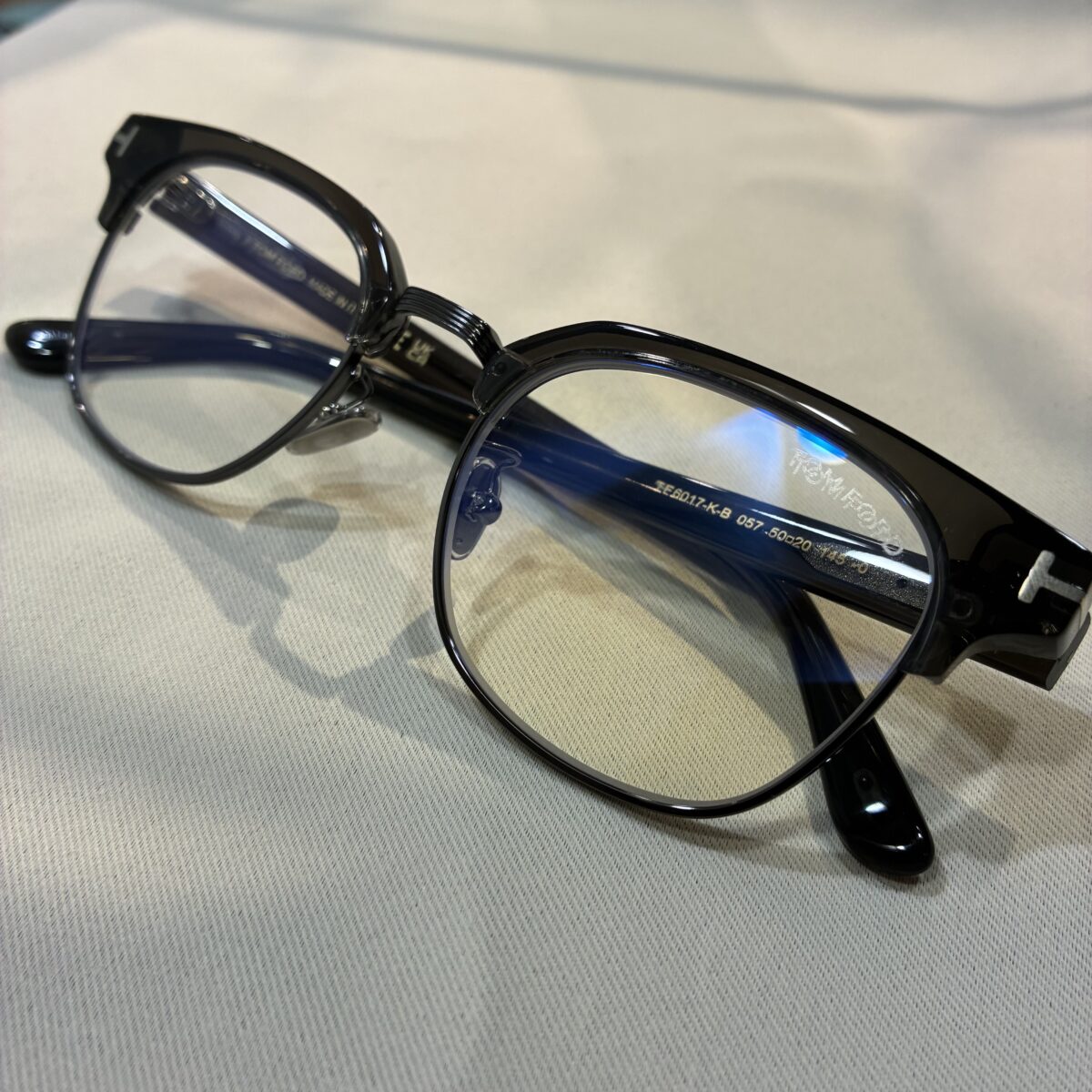 【TOMFORD】万能サーモント【TF6017KB】