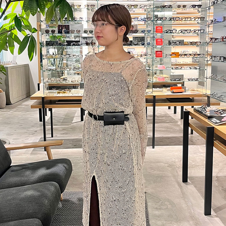 メッシュ素材×リムレスが生む軽やかモード！