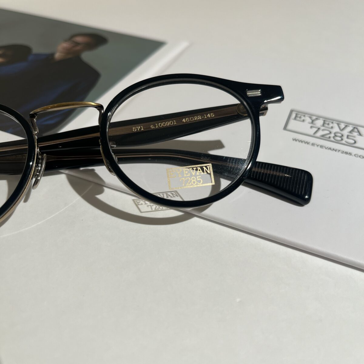 EYEVAN7285 571