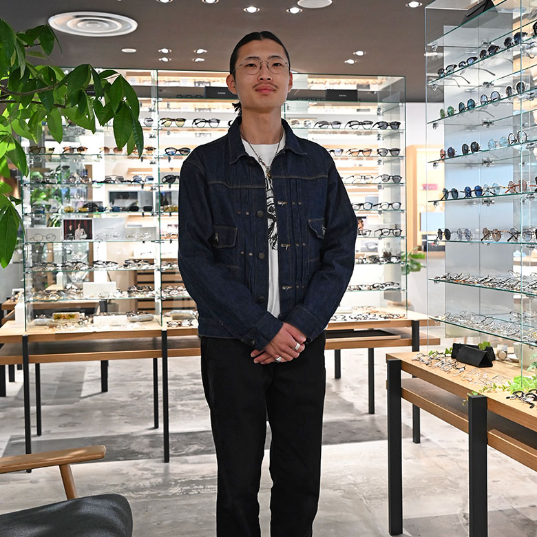 【POKER FACE 35周年モデル】普段はセルフレーム派でもチャレンジできるメタルフレーム。