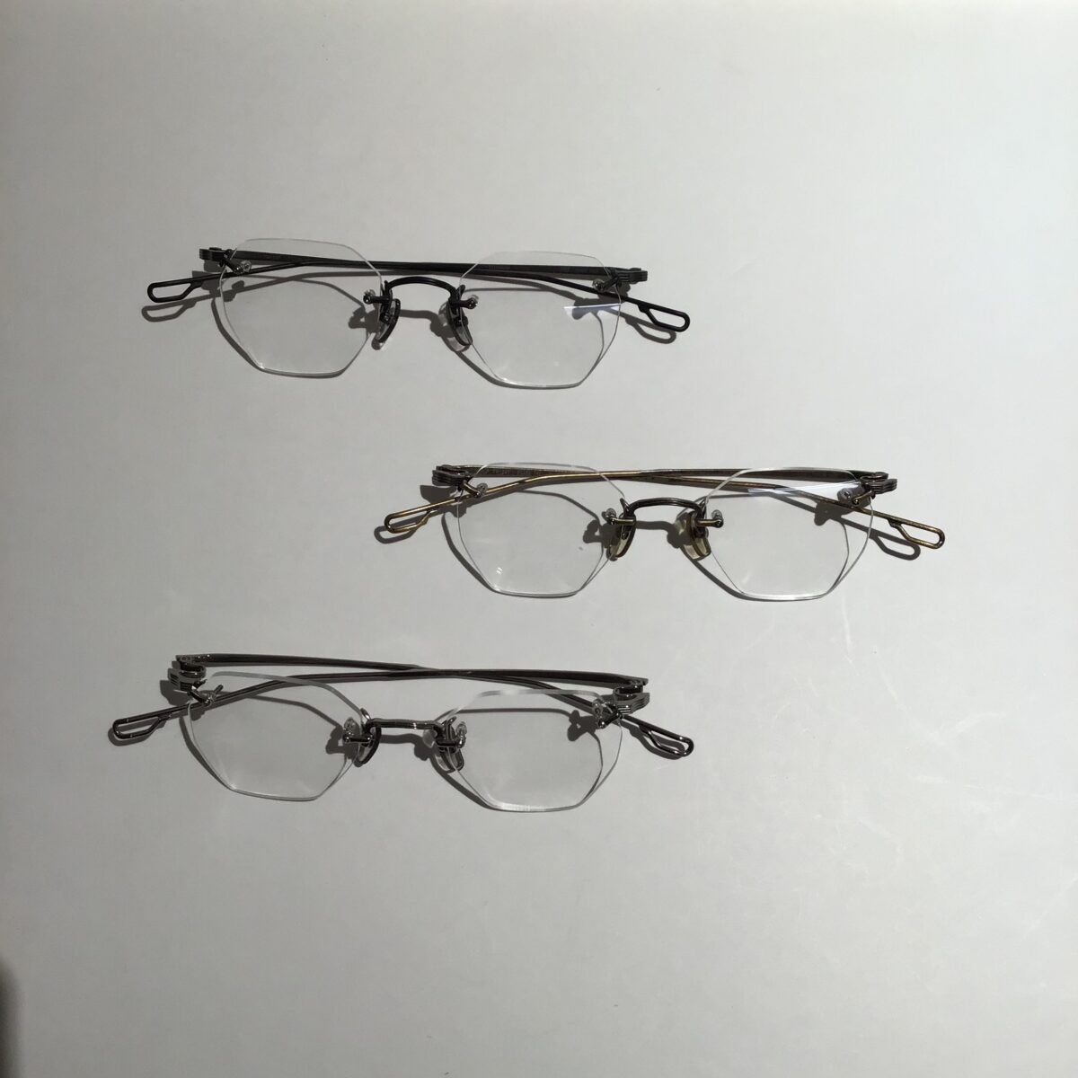 今、流行りのリムレスメガネのご紹介！