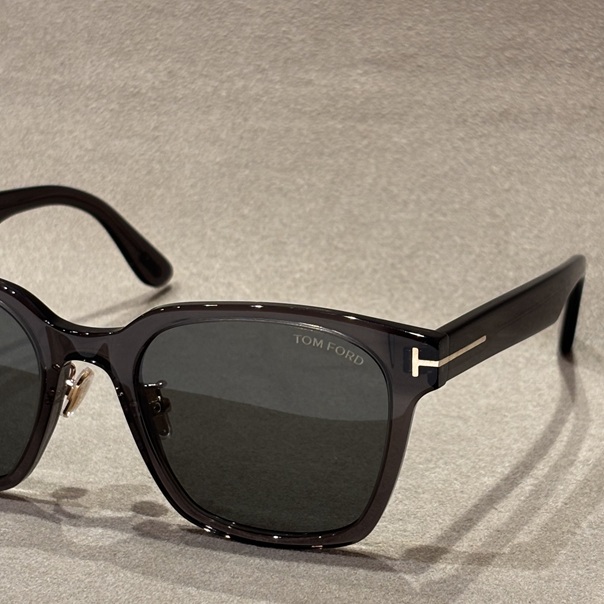 TOMFORDのBIGシェイプサングラス