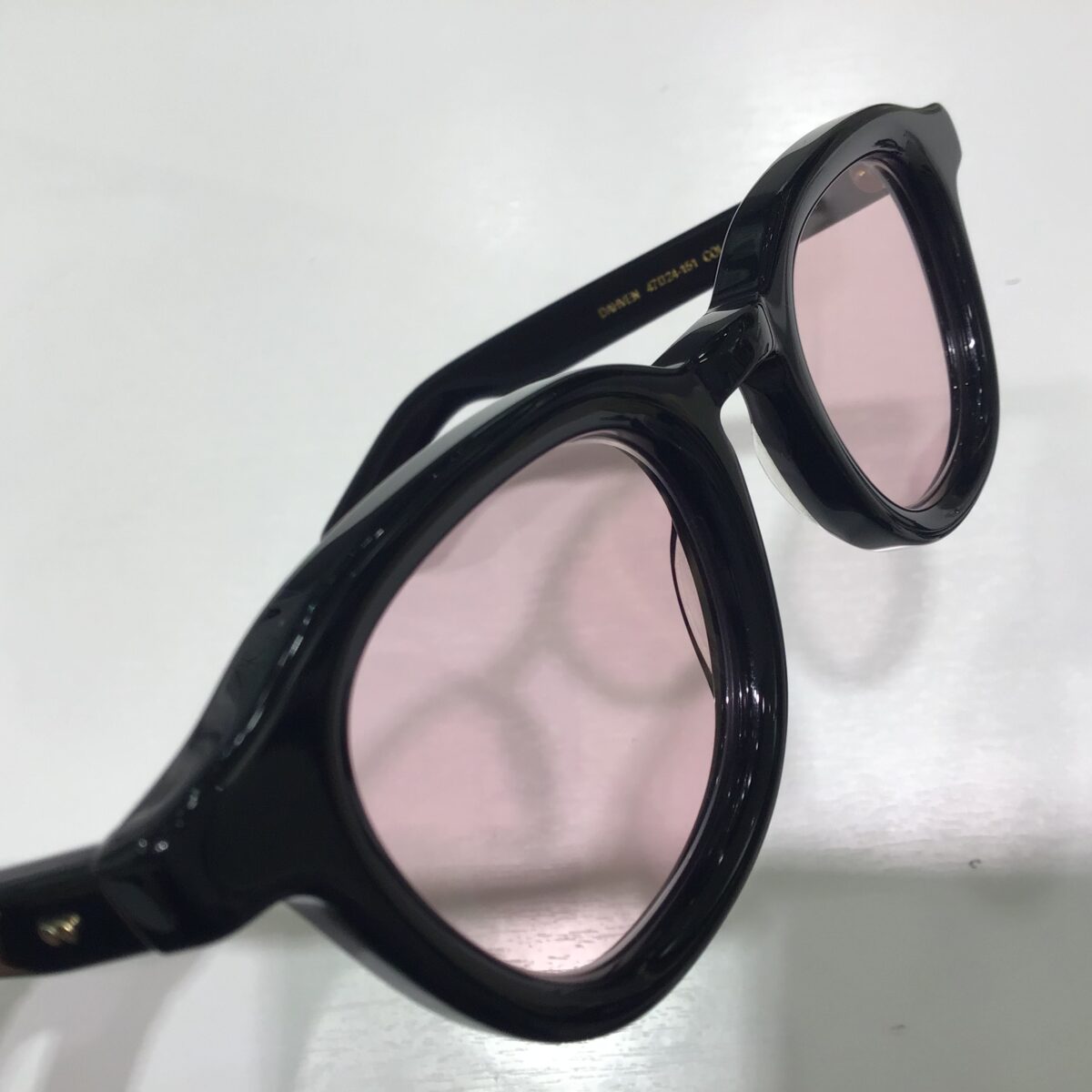 フラットレンズは人気のクラシック系フレームをさらに魅力的にします！【MOSCOT 】