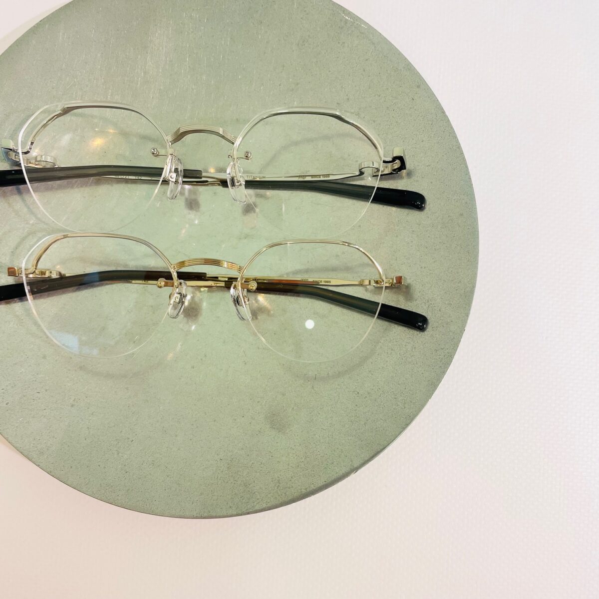 【新作入荷】【 999.9 (フォーナインズ)】リムレスモデル ” O-35T “のご紹介！！