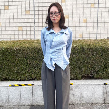 MOSCOTの肉厚フレームを合わせたきれいめカジュアルコーデ！