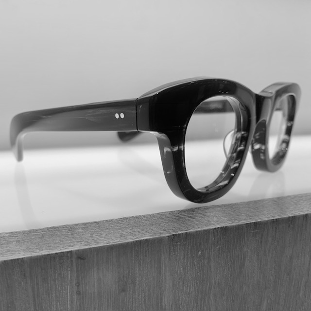 【OLIVER GOLDSMITH】のご紹介です