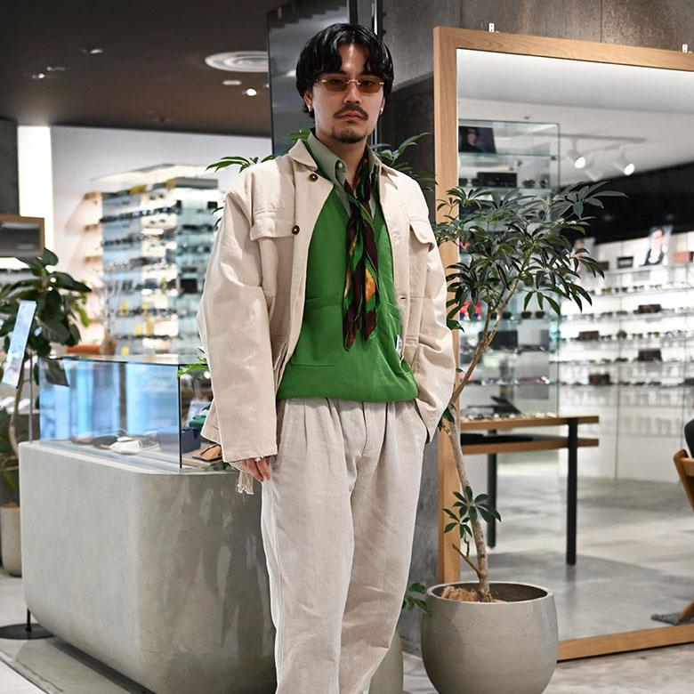 さりげない主役、リムレスコーディネート。