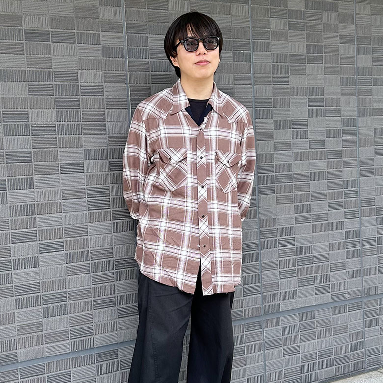 オーバーサイズコーデに馴染む、万能ウェリントン。